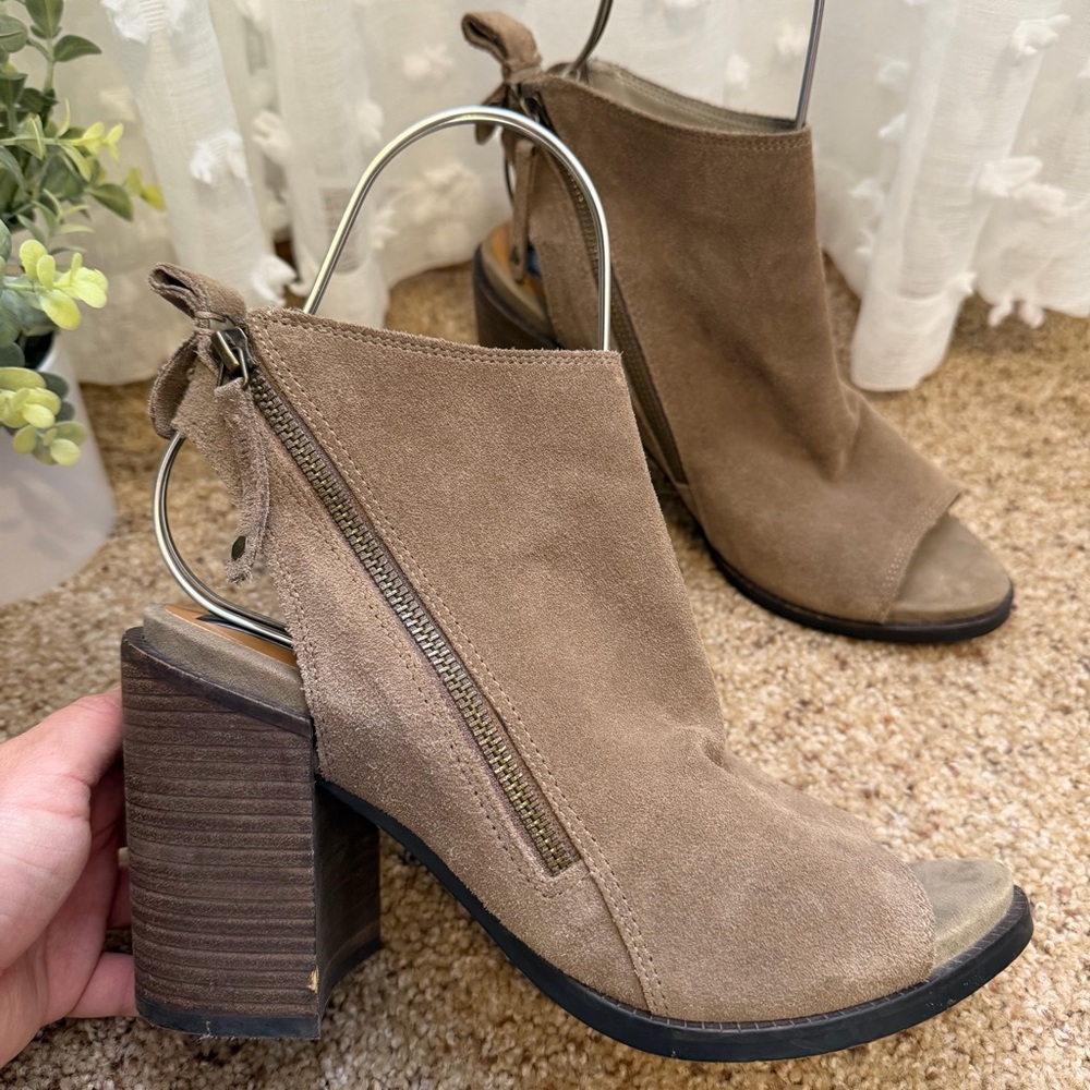 Dolce Vita Ryann Neutral Taupe Suede Peep Toe Ankle Boots